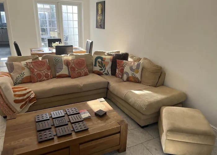 City Reach Retreat Spacious 4Bed House Startford Maryland Great Transport Links